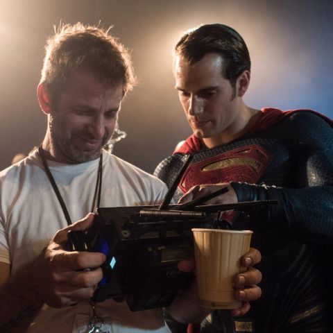 Henry Cavill negocia retornar como Superman em novos filmes